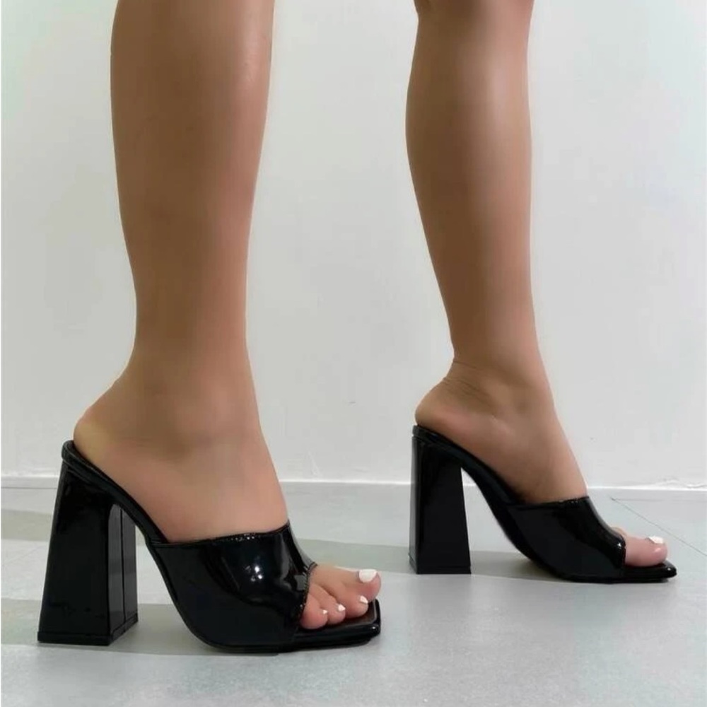 Minimalist Chunky Heeled Mules